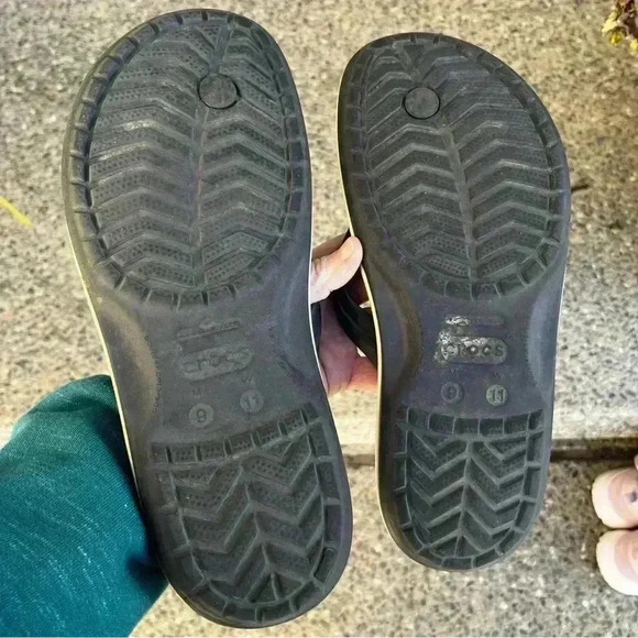 Crocs Thongs Flip Flops Rubber Black Men 9 Women 11 Sandals Unisex - Picture 5 of 7